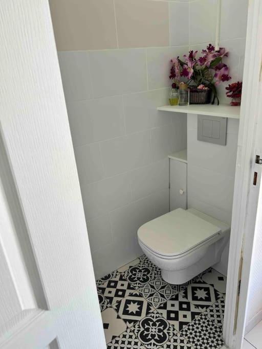 5Min Futuroscope 80M2 - 3 Chambres - Parking Prive - Wifi - Jardin Chasseneuil-du-Poitou Bagian luar foto